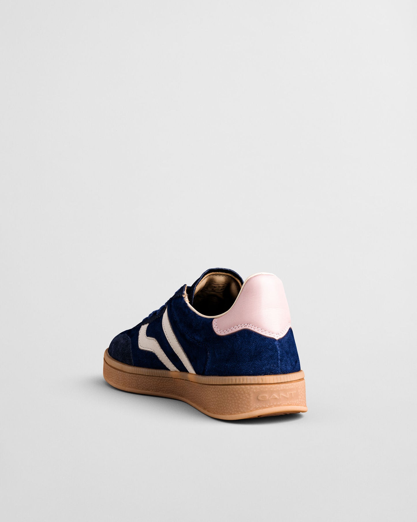 Cuzima Velvet Sneakers